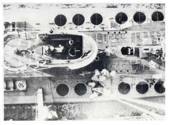 View of U 117 (Type XB) from above, where the shafts for carrying the mines can be seen in the bands ............................................