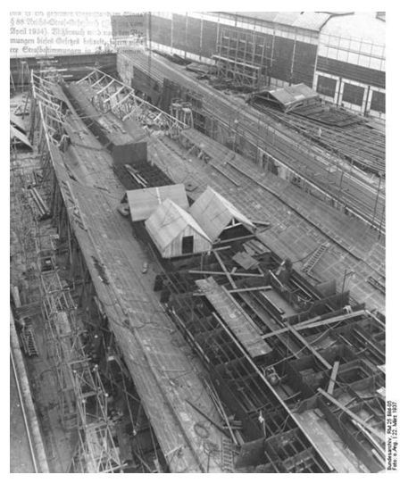 Construction of the keel: Here is the aircraft carrier on March 22, 1937 seen from aft. The keel and the frame of the ship are being built ....................................