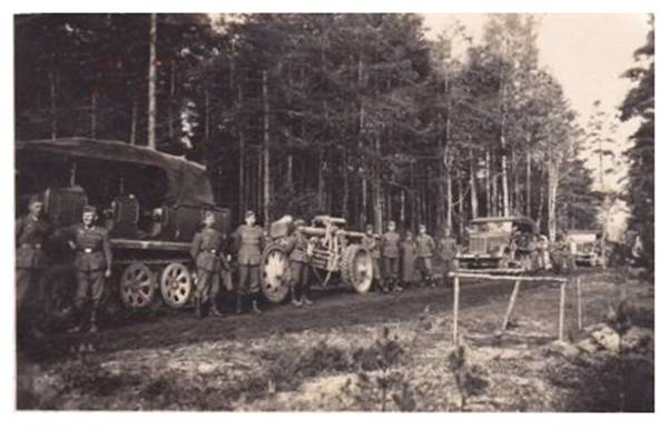 Artillery battery during a stop in a wooded area - Barbarossa 1941 ...................................................