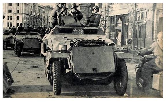 Column of Sd Kfz 251/1 Ausf. C (it seems) circulating on a street in Kharkov after being reconquest ....................................................