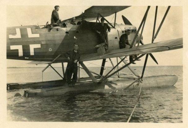 A reconnaissance hydroplane Heinkel He-60 .....................................................