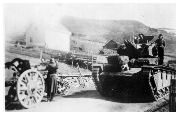 A Neubaufahrzeug Ausf. B (Krupp turret) next to a light howitzer le. FH 18 around Kvam.............................................