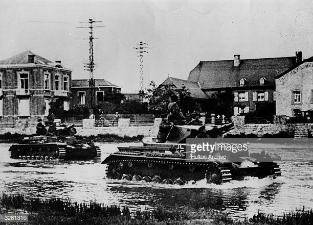 Sometimes they didn't need pontoonbridges. Here german panzers are crossing the river Ourthe at Hotton in Belgium (May 1940)