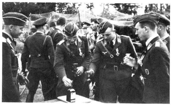 Celebrating after receiving the Iron Cross (2nd Class), from the left Hptm Mettig, Lt. Rödel, Lt. Schon and Lt. Lange....................................