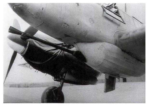 View of the 3.7 cm Flak 18 ventral gun installed in the Bf-110 G-2 / R1 ............................