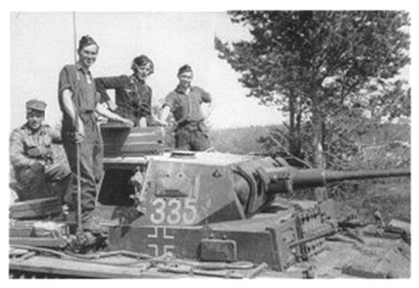 A Pz Kw III of the 3. / Pz Abt. 40 in Vuokkiniemi on July 11, 1941..................