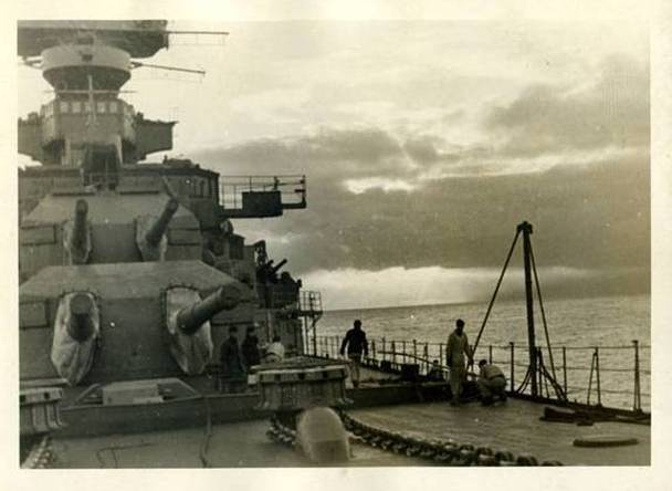 Forward turrets of the Heavy Cruiser Prinz Eugen with the guns of 20.3 cm / 60 (8 &quot;) SK C / 34..................