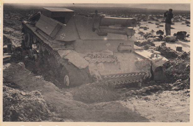 A sIG33 (Sf) on the chassis of the Pz Kw III in buried position....................................