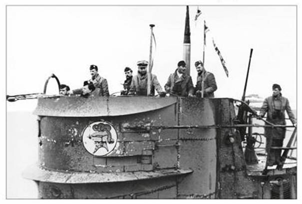 U 130 (knight's head helmet emblem) returning from a very productive patrol, judging by the siegeswimpel...........