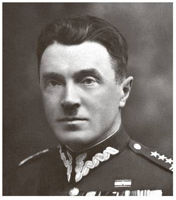 Józef Kustroń, C.O. of the 21st DPG, pictured here in 1935 as Colonel (Płk).................