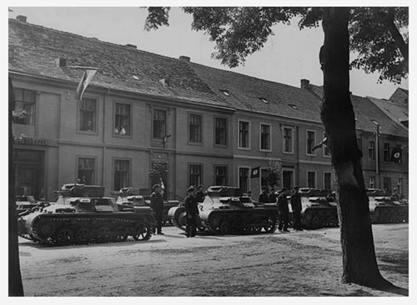 The PR 6 at its new garrison at Neuruppin - July 1936 (in the photo Pz Kw I Ausf.A)....................................