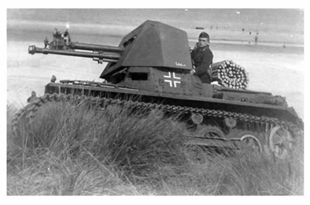 A 4,7 cm Pak (t) (Sfl) auf Panzerkampfwagen I of Pz Jäg Abt 670 during trials at the beach ......................
