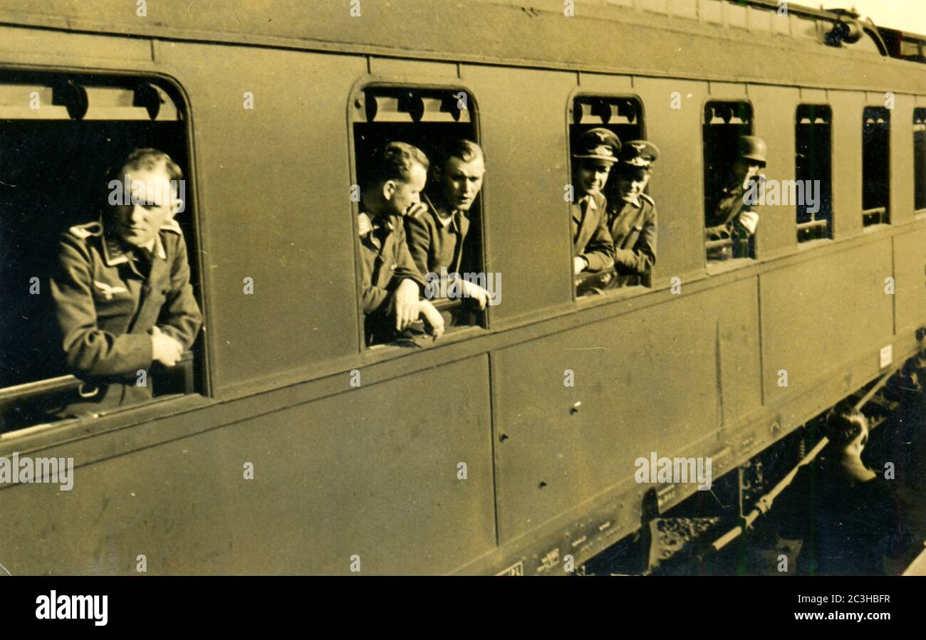 German soldiers leaving Strasbourg and goïng to the Eastern front