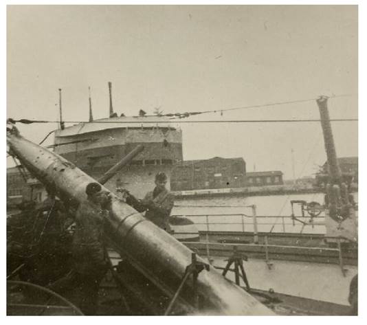 Loading a torpedo aboard an U-Boat in Danzig.................................................