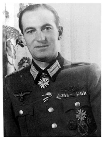 Lt. Richard Volkmann, awarded on 12 August 1944 with the Knight's Cross of the Cross of War Merit with swords (there were only about 73 decorations with swords) as Oberwachtmeister in the Nachrichten-Fernaufklärungs-Kompanie 623 - Division „Brandenburg “...........