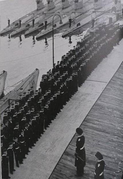3. U-Boot flottille in parade.