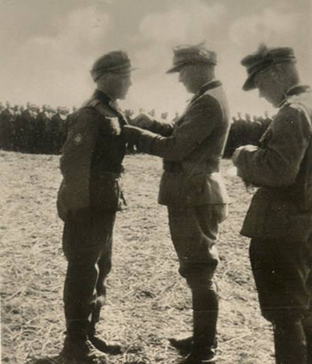 Leutnant Dietmaier being decorated..............