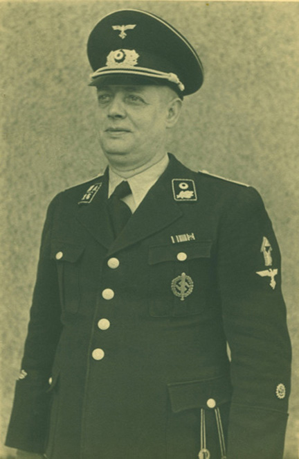 TeNo Officer Portrait - from 1938 (or later)