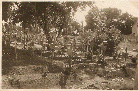 Military graveyard of the 57 ID in Woronesh, summer of 1942.