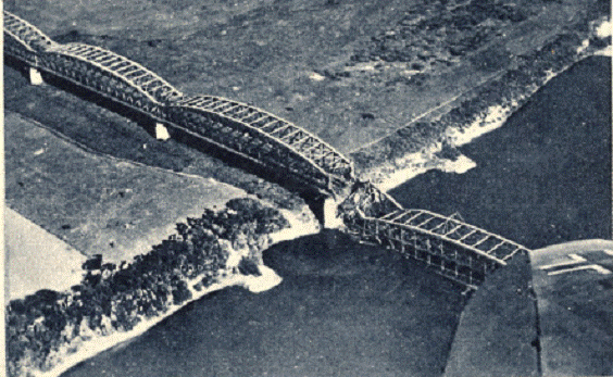 The Bridge over the River Vistula in Graudenz has been destroyed ... ... ....