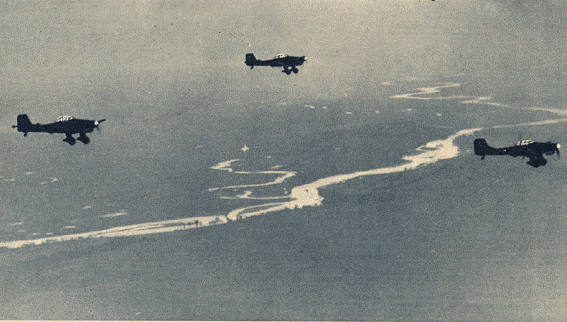 A Stuka kette heading in the Modlin direction.