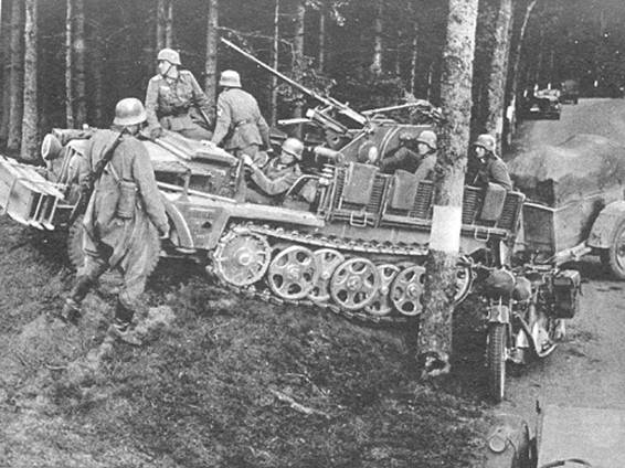 Antiaircraft, antitank and field artillery were used to provide coverage of the march route. As in the first moments of the offensive the enemy air power was not totally destroyed several times disrupted the advance of German troops.