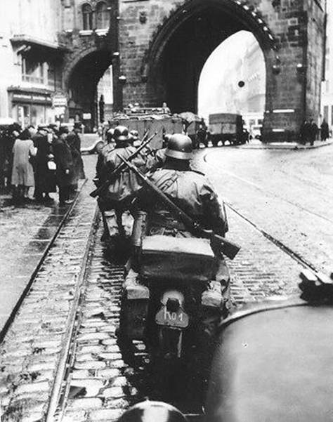 German troops entering Prague......................