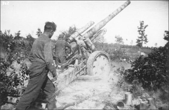 A 15.0cm sFH 18 in action on the Eastern Front.  This gun appears to have been firing for some time as piles of empty shell casings litter the foreground and more can be seen discarded in front of the gun position.
