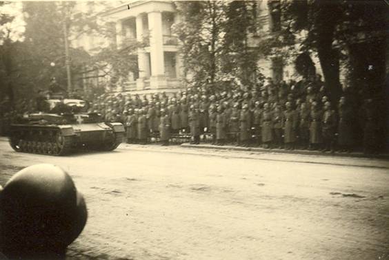 Parade in Warsaw, Pz Kw IV of the I. / PR 23 - October 1939.........................