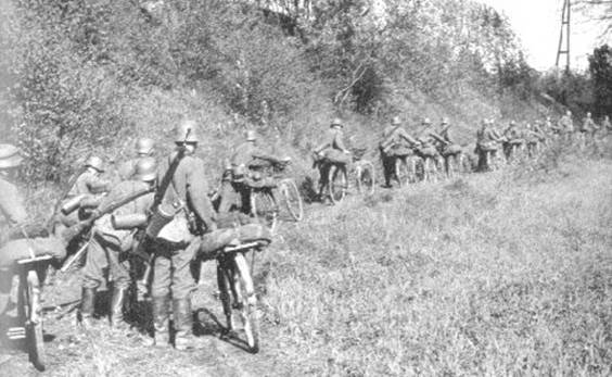Radfahrschw. (Cyclist Recce Squadron) of the 239. ID marching outside Katowice - September 4, 1939..........