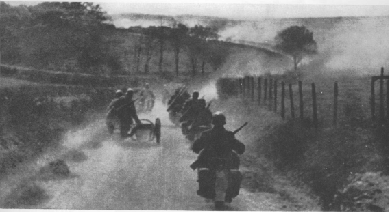 Motorcyclists moving to Belgium on the morning of May 10, 1940 ..................