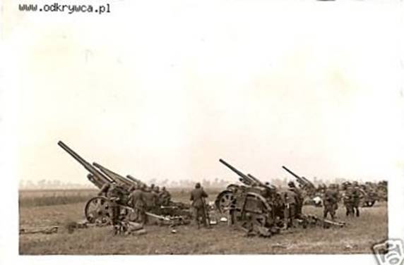 A battery of the II./ AR 55 in action in front of Warsaw....................