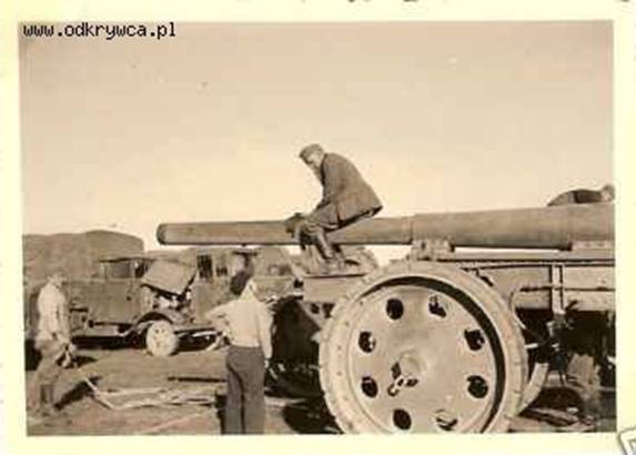 21cm heavy gun in Merzdorf at Jüterbog before its departure to Poland..........................