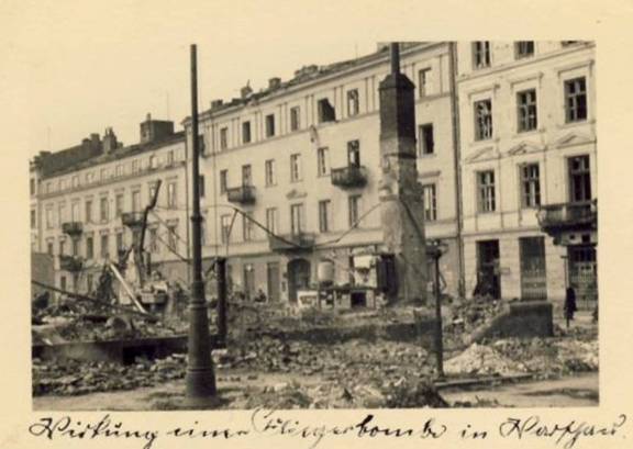 Foto Original 31. Inf. Div. Wirkung dt.Bombe Warschau (Effect German bomb Warsaw)