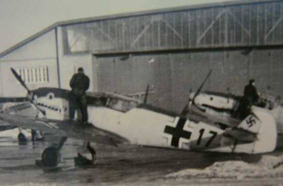 Maintenance tasks on the Bf-109D of JGr 102..............................
