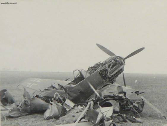 A Bf-109E crashed or destroyed in the ground?..........................<br />www.odkrywca.pl