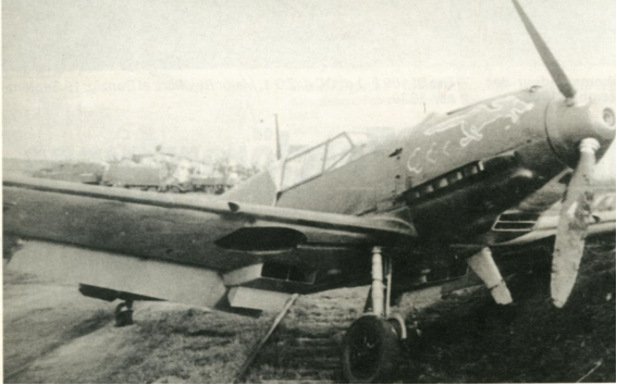 Bf-109E of JGr 101, which has had problems with an embankment in Schleswig .....................