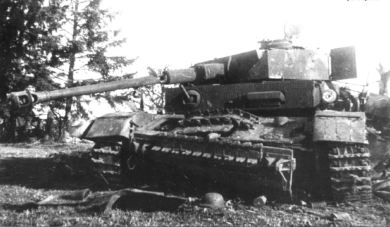 Pz Kw IV Ausf. H, destroyed north of Kursk on July 8, 1943 .........................