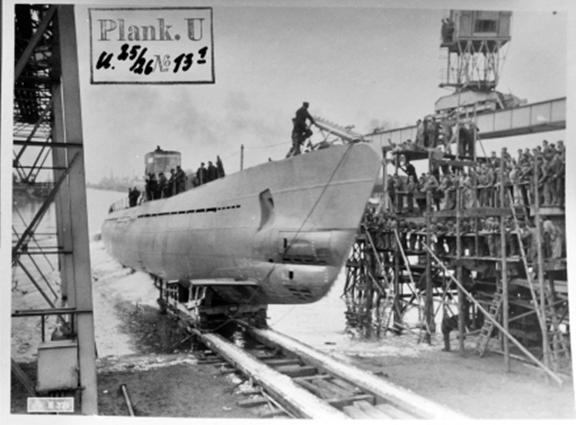 The U 25 when being launched at the shipyard Deschimag AG Weser in BREMEN ......................