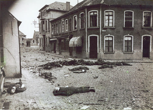 Inhabitants killed by an artillery shell - Deinze May 1940.