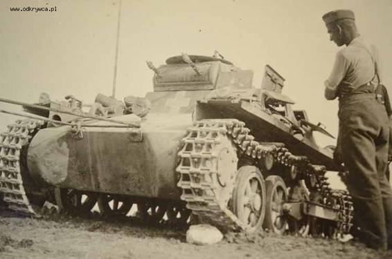 A disabled Pz w I Ausf. A being towed........