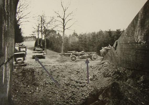 A German column take a detour to avoid a Belgian demolition to prevent the German advance - May 13, 1940 (in the photo a sFH18 and following one Pz Kw IV) ............