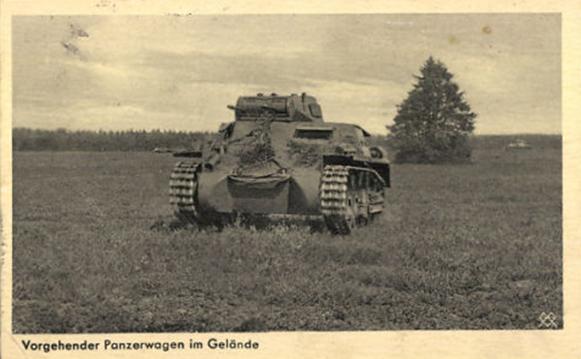 nice German WW Pc vorgehender Panzerwagen im Gelände, Panzer Tank
