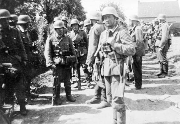 German troops heading to Vinkt - May 1940.