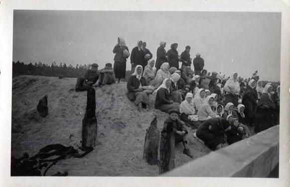 Polish displaced persons, mostly women and children, hoping to return home soon ..............................
