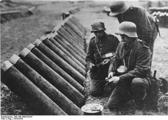 1916, WWI German western front, 18cm &quot;Gaswerfer&quot;. Gaswerfer were mortar-like devices designed to throw poisonous gas canisters at the enemy.......................