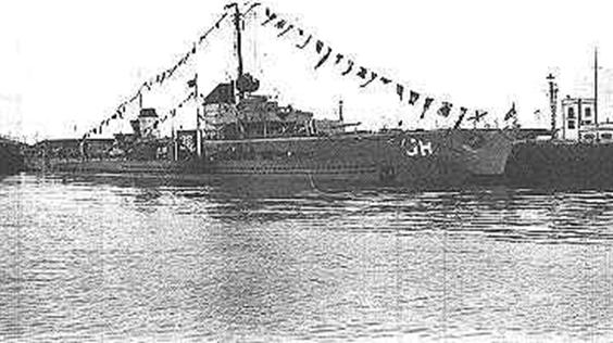 Here a poor photo of U 28 with the Torpedo boat &quot;Jaguar&quot; in Spain................