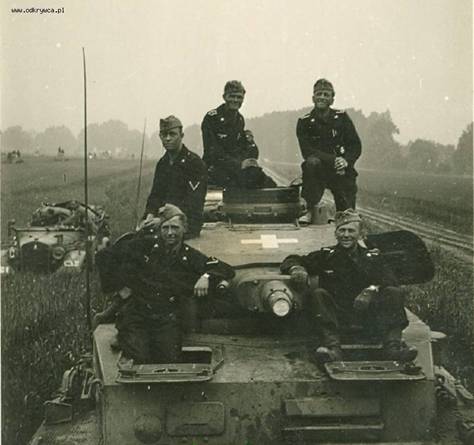 Closeup of a Pz Kw IV Ausf. B (basically looking the driver's peephole) and his crew ......................