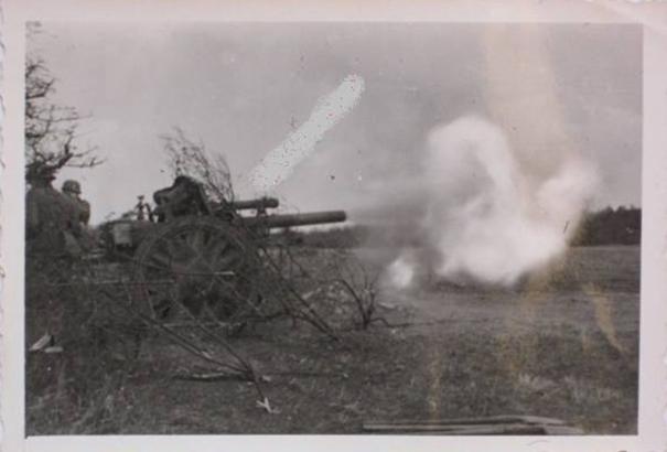 A le FH 18 howitzer during exercises in the training ground.........................<br />50 Fotos Artillerie Tschechei Blansko Sudetenland Geschütze Halbketten Pferde#90