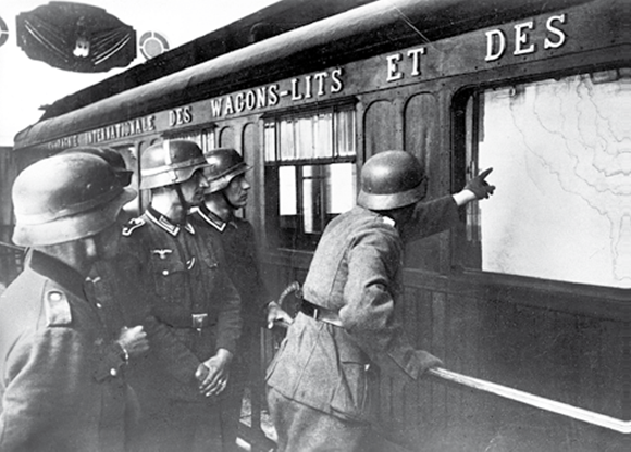 Historical area: German soldiers in front of the railway carriage, where already in November 1918, a cease-fire had been sealed.......................